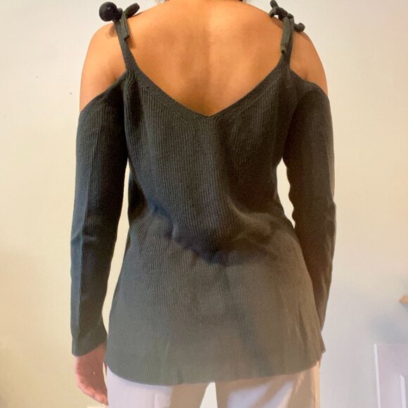 Cold shoulder knit sweater - Picture 2 of 3